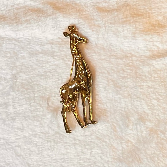 Golden Tone Giraffe Brooch Pendant - Picture 9 of 10
